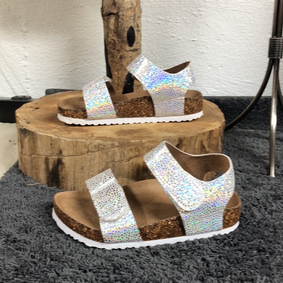 Wonder Nation silver Iridescent sandals size 8 - Picture 2 of 8
